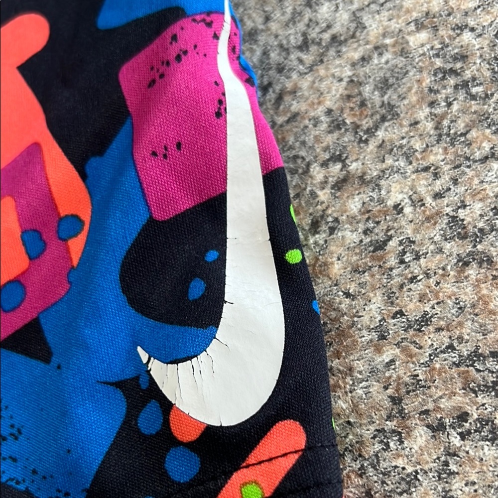 Nike neon graphic size small - Picture 6 of 6